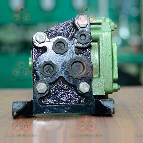 C2W Relay Valve with Bracket